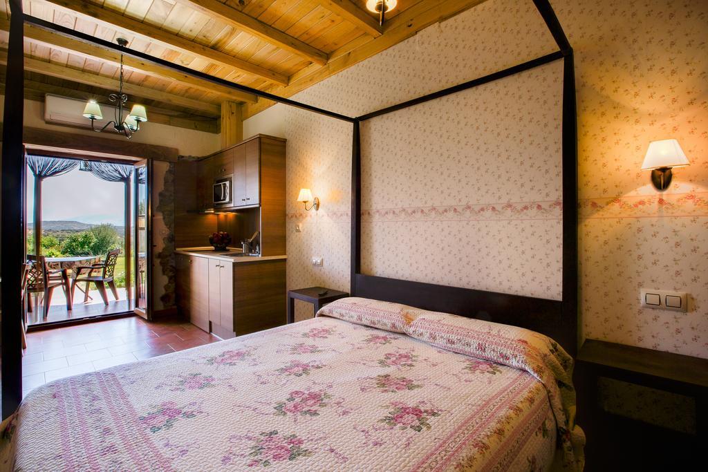 Apartamentos El Jardin Del Poeta Guijo de Granadilla Rom bilde