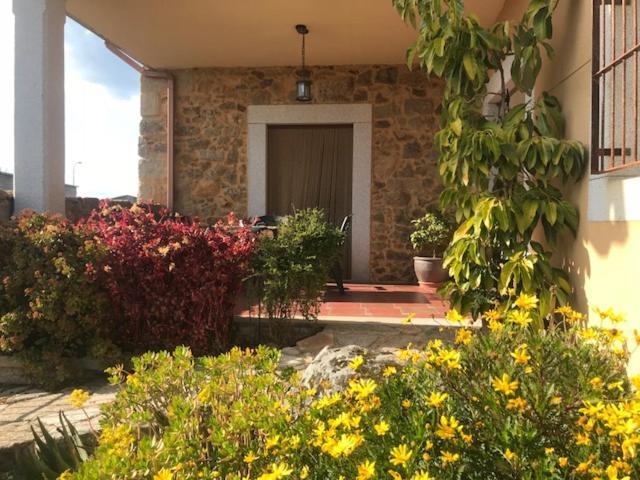 Apartamentos El Jardin Del Poeta Guijo de Granadilla Rom bilde