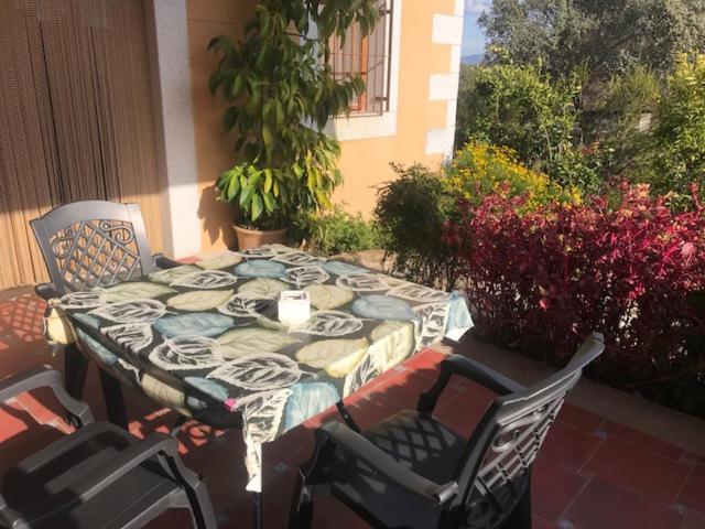 Apartamentos El Jardin Del Poeta Guijo de Granadilla Rom bilde