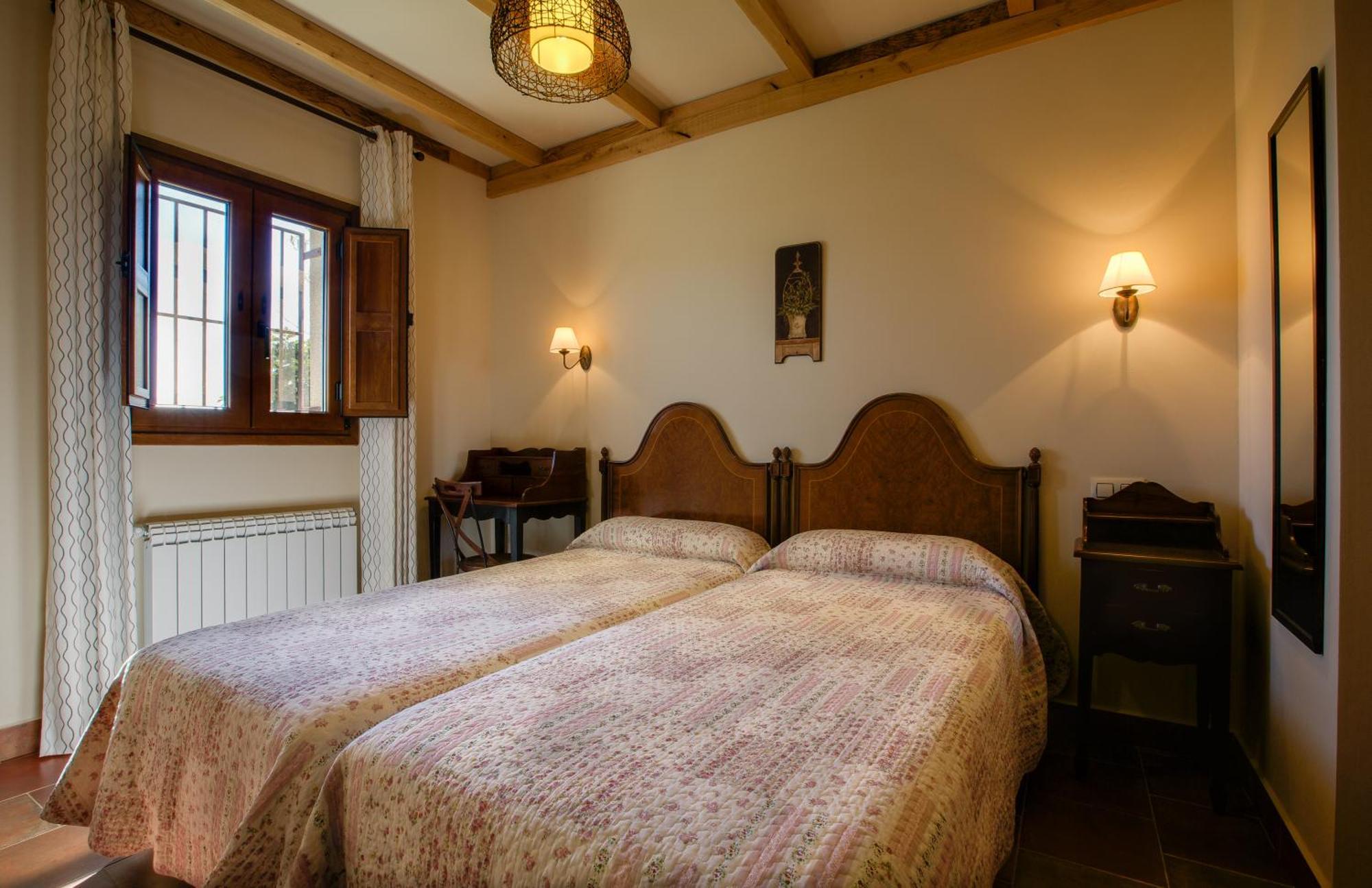 Apartamentos El Jardin Del Poeta Guijo de Granadilla Rom bilde