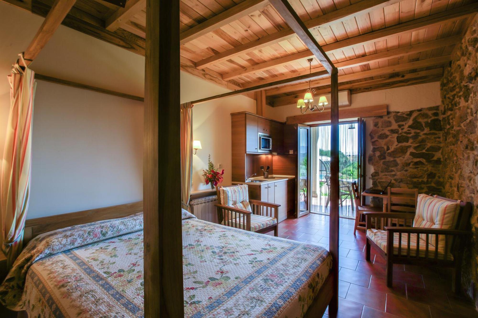 Apartamentos El Jardin Del Poeta Guijo de Granadilla Rom bilde