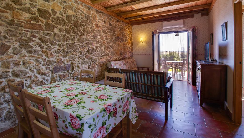 Apartamentos El Jardin Del Poeta Guijo de Granadilla Eksteriør bilde